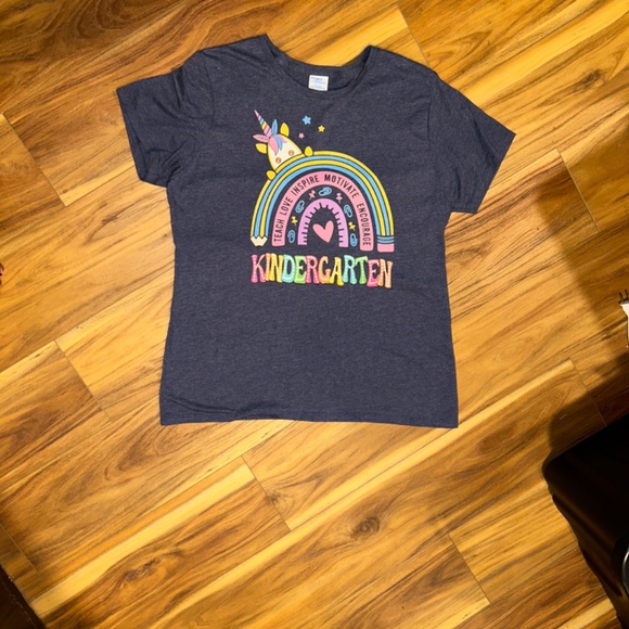 Kindergarten teacher size large - Picture 2 of 3